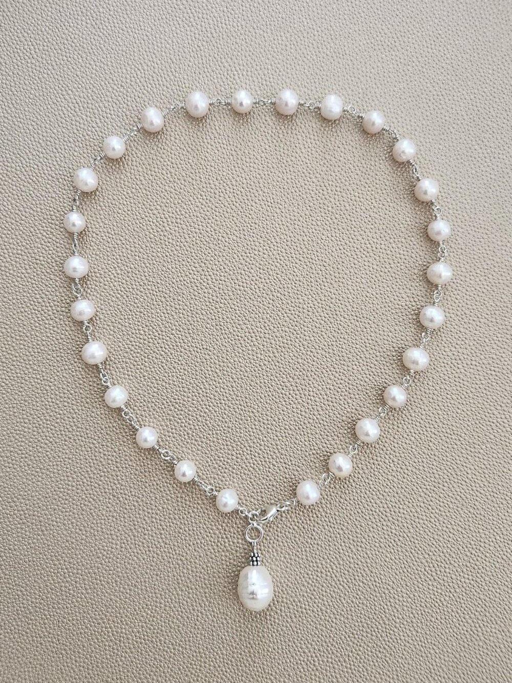 WHITE PEARL NECKLACE W/ PEARL DROP--16-18"